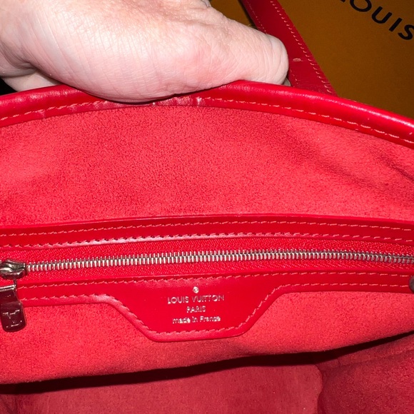 Louis Vuitton Vintage Epi Petit Bucket Bag w/ Pouch PM 2008 - Picture 6 of 13